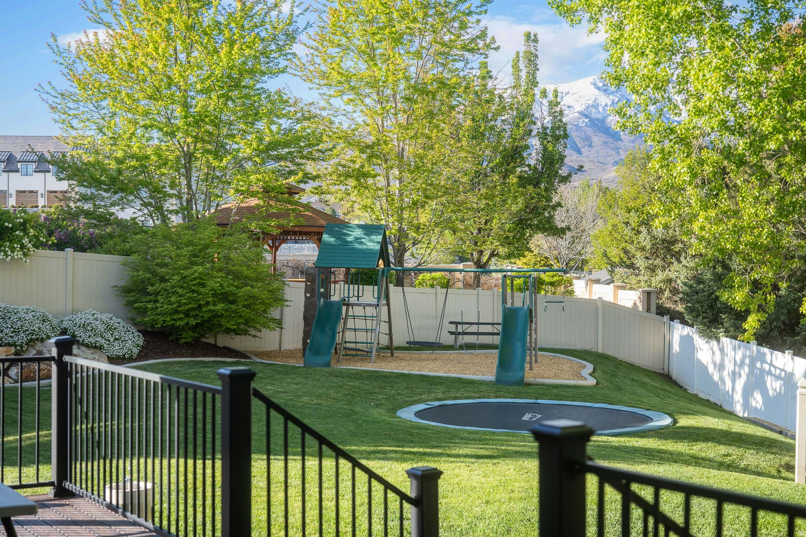 DRY CREEK BENCH - Residential