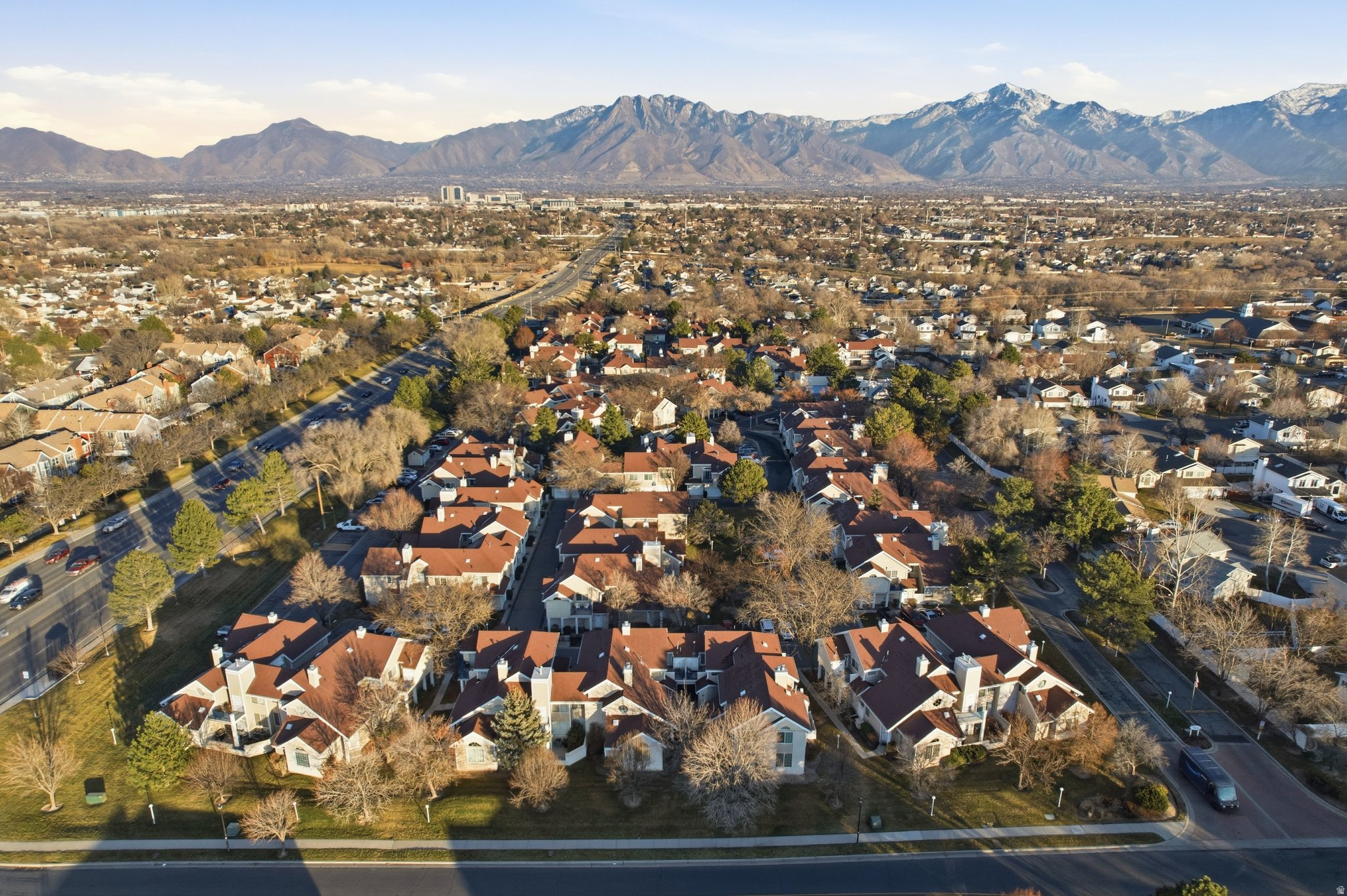 CROSSPOINTE CONDOS - Residential