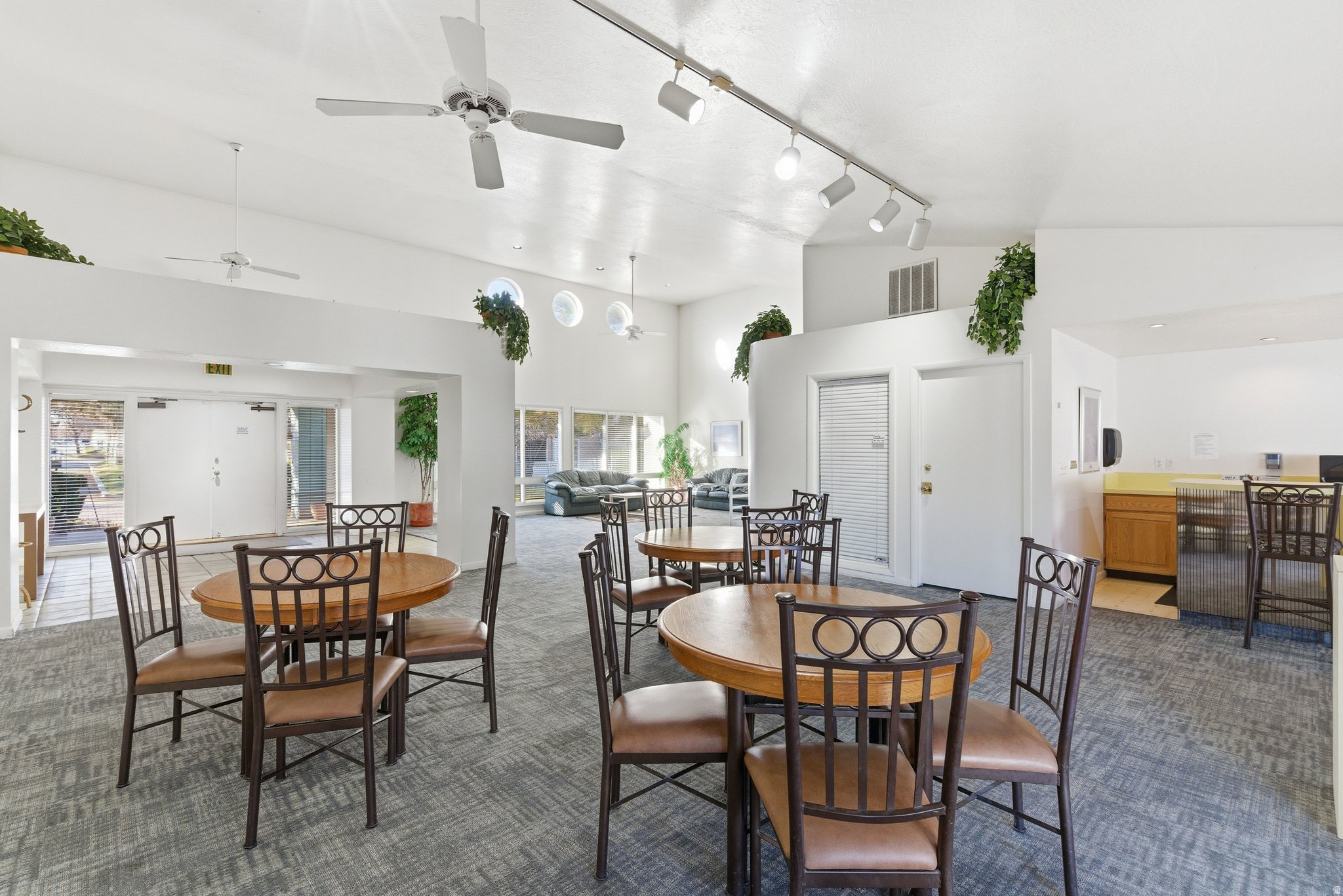 CROSSPOINTE CONDOS - Residential