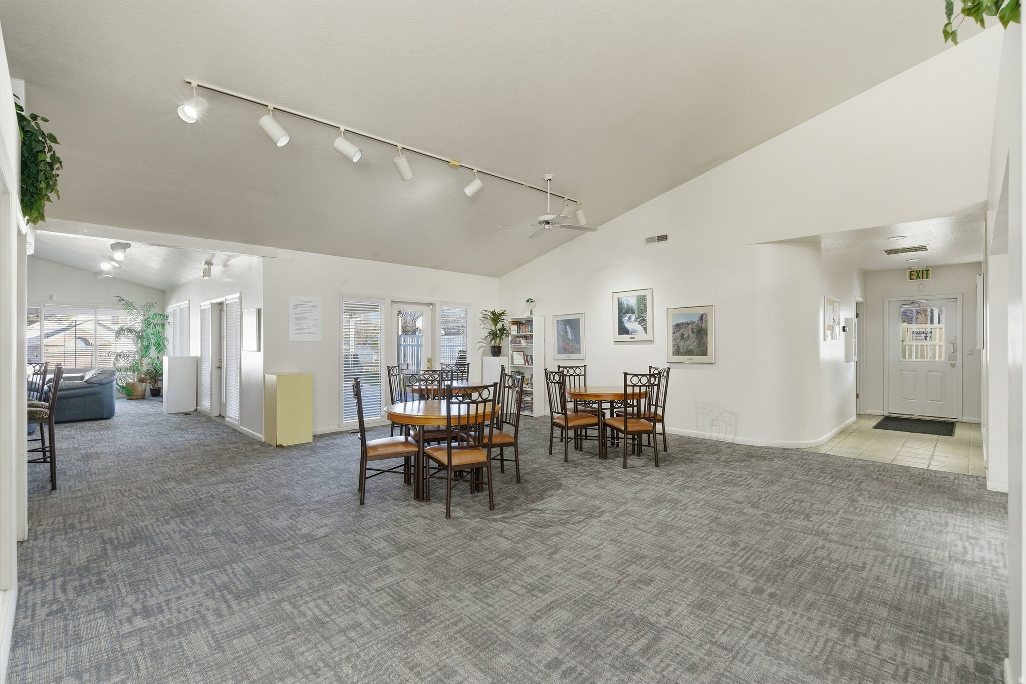 CROSSPOINTE CONDOS - Residential