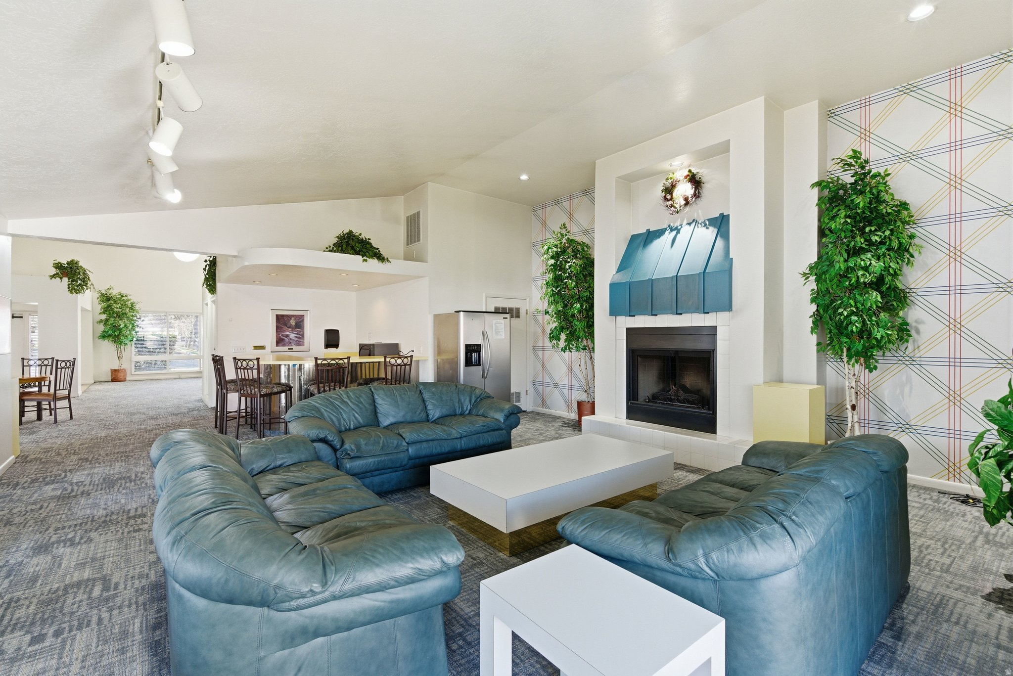 CROSSPOINTE CONDOS - Residential