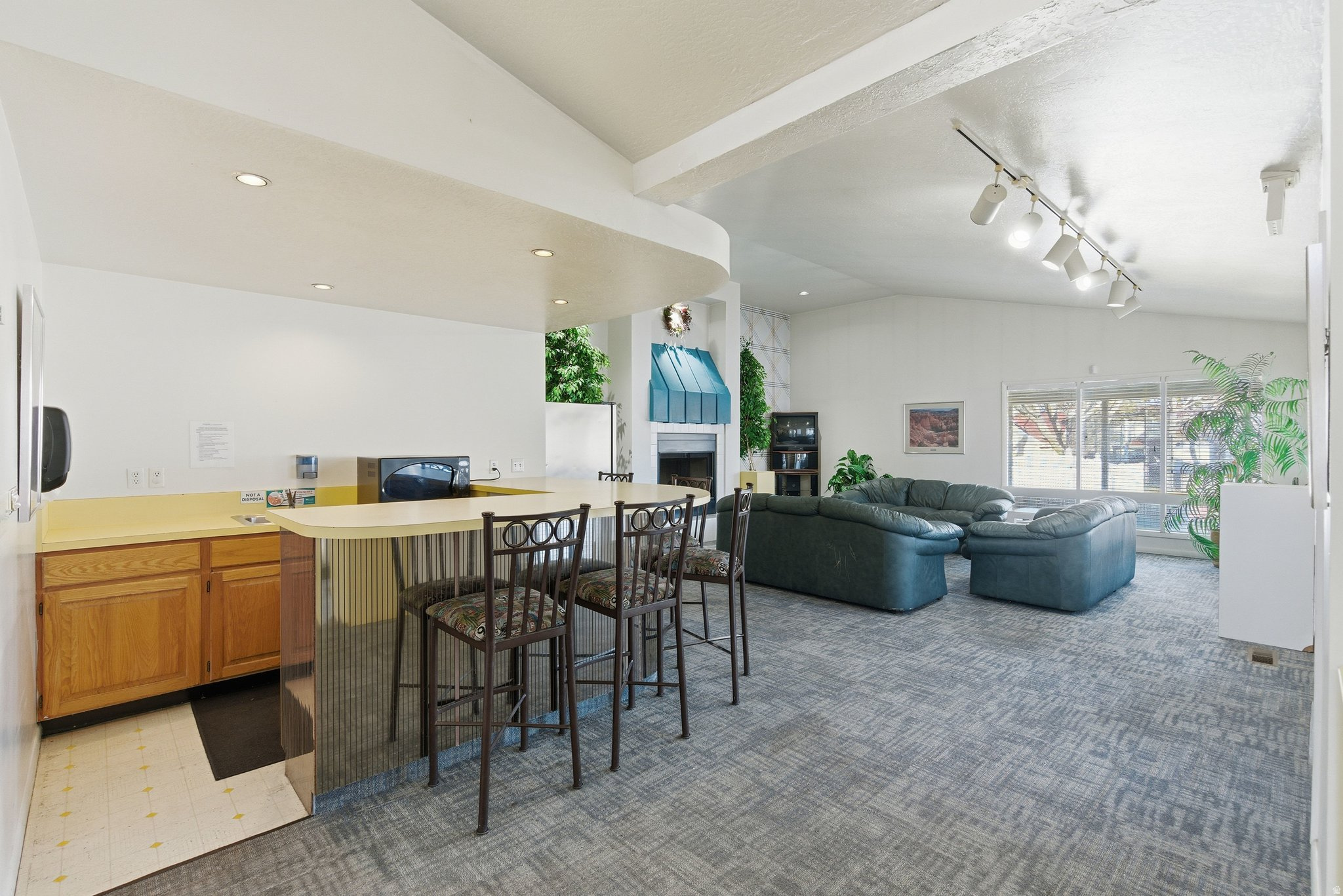 CROSSPOINTE CONDOS - Residential