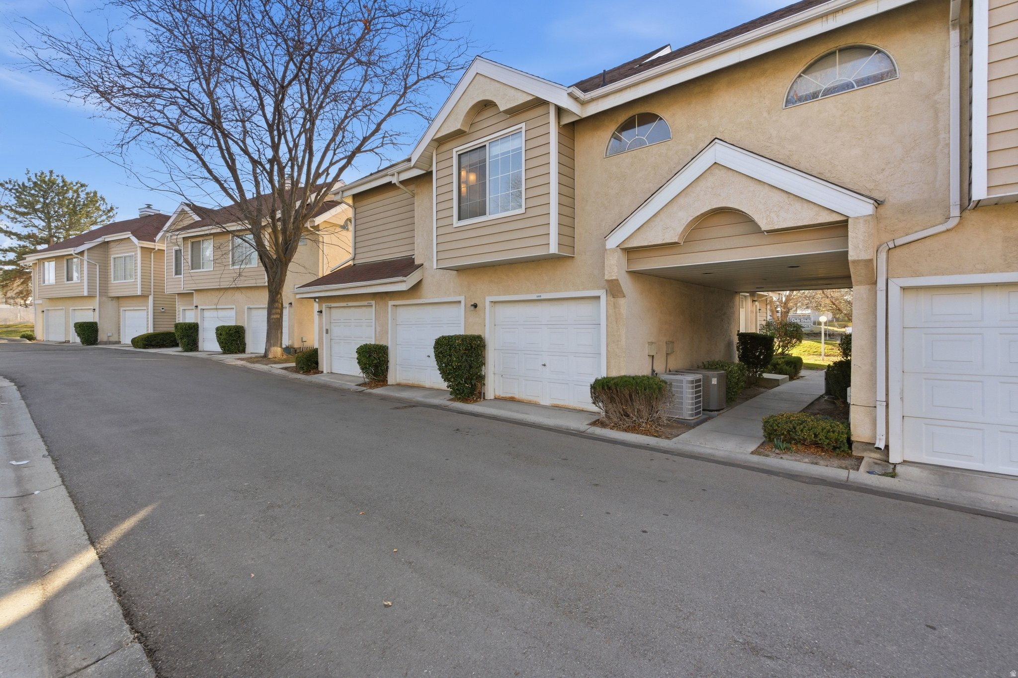 CROSSPOINTE CONDOS - Residential