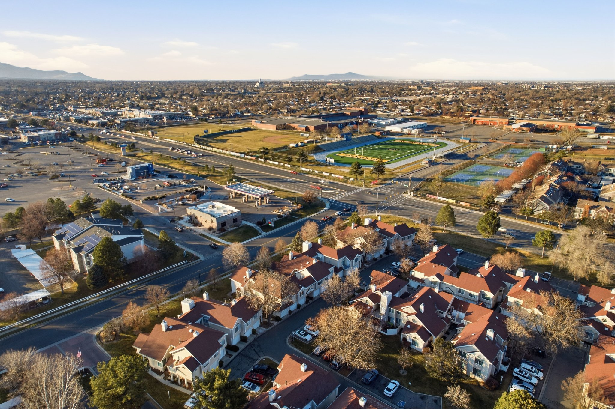 CROSSPOINTE CONDOS - Residential