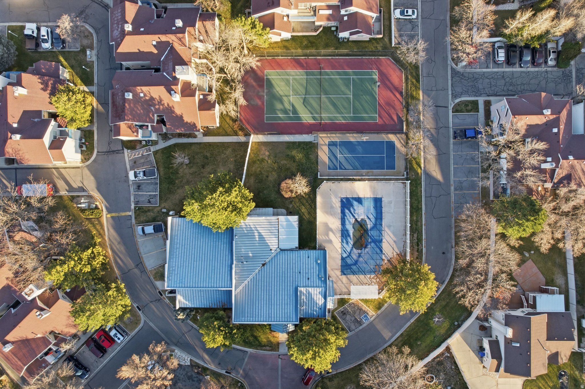 CROSSPOINTE CONDOS - Residential