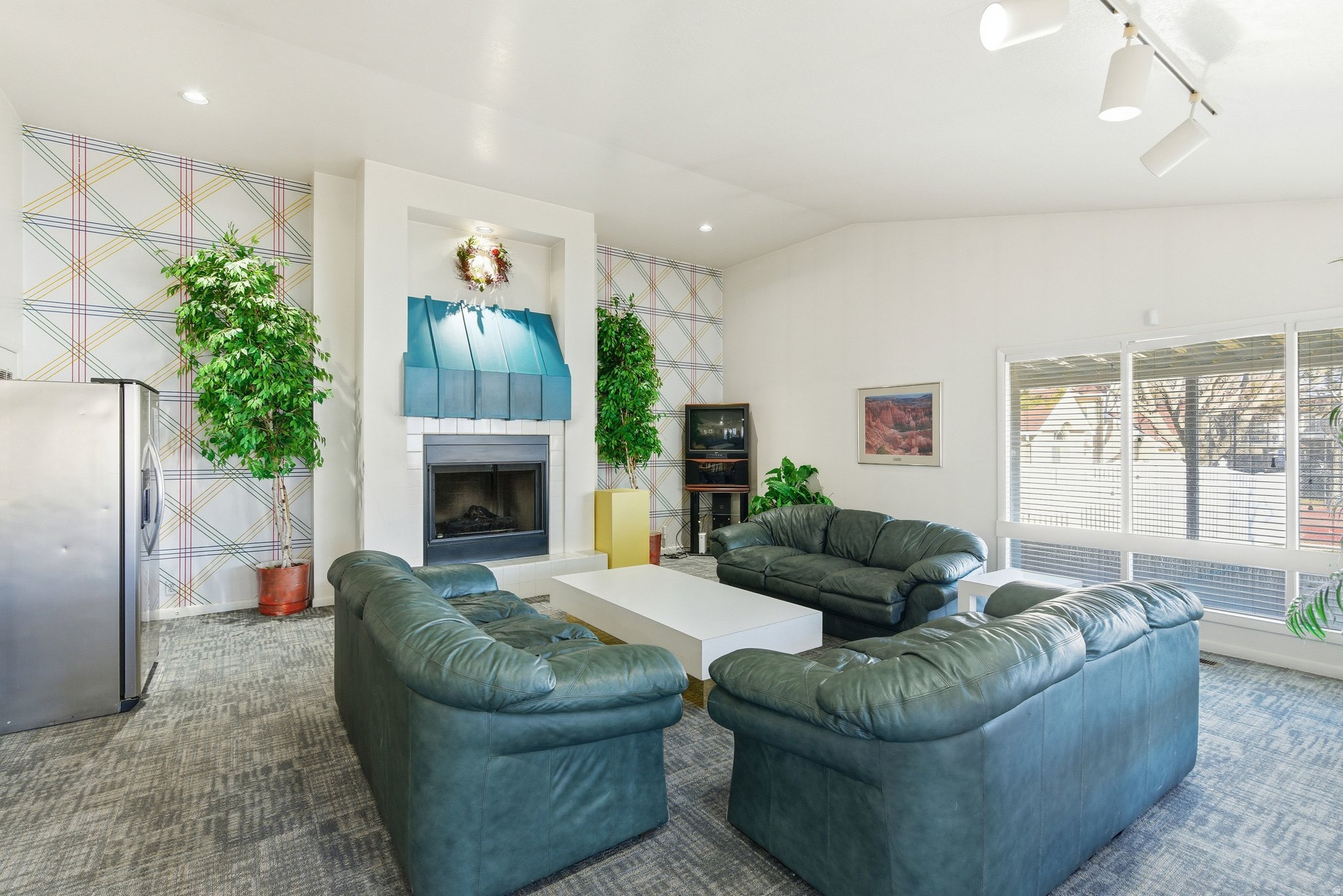 CROSSPOINTE CONDOS - Residential