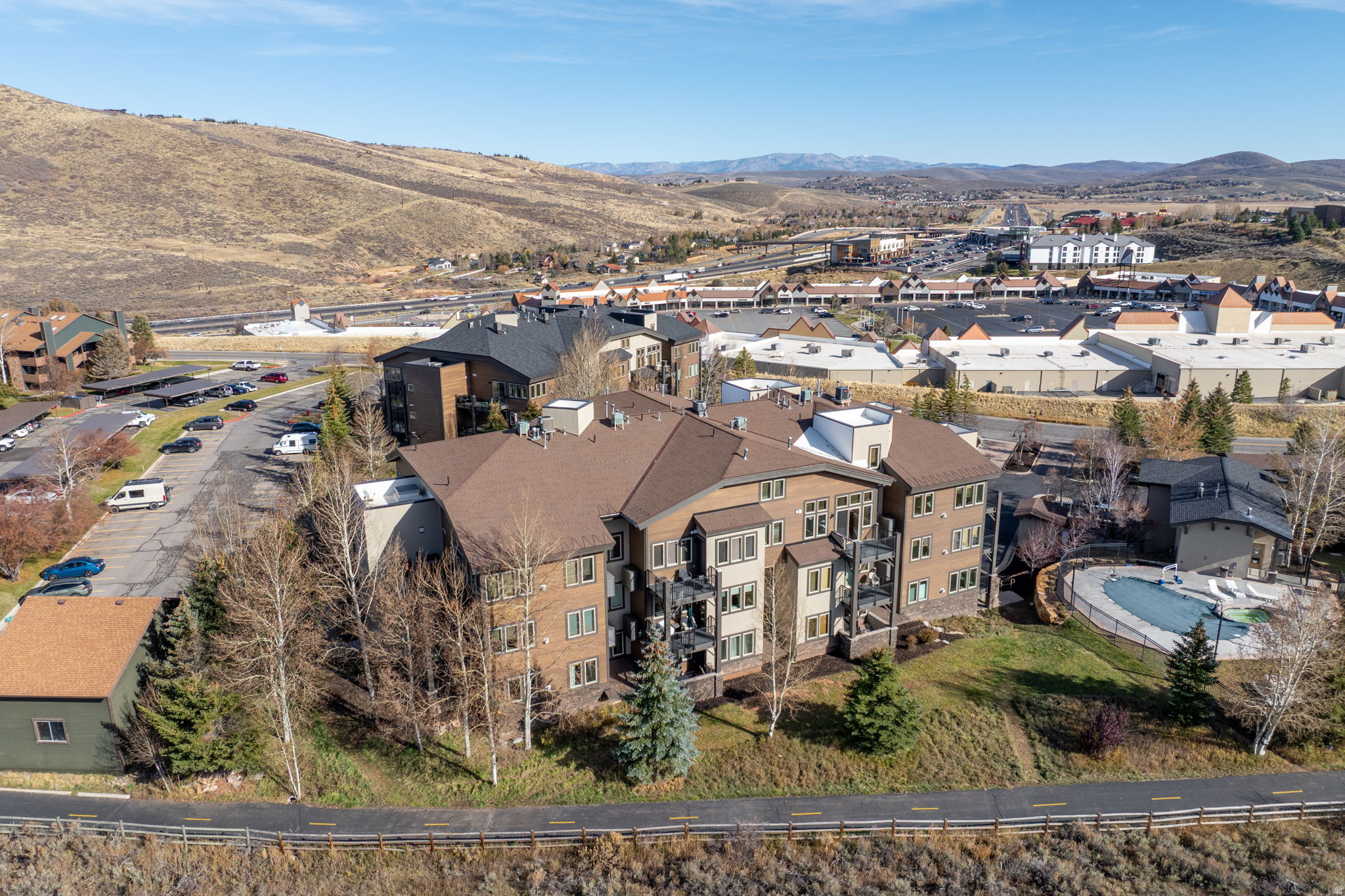 CRESTVIEW CONDOMINIUM PHASE 1 - Residential