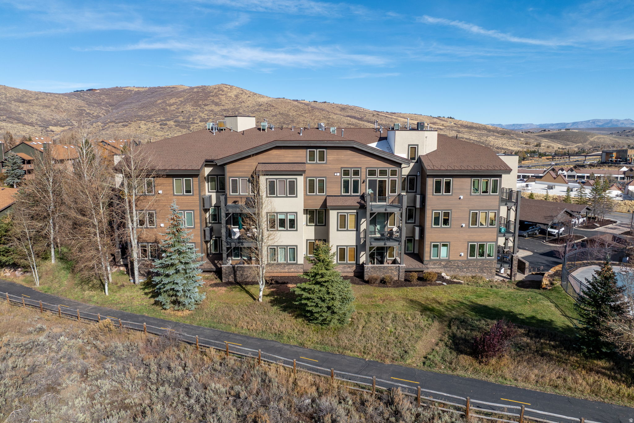 CRESTVIEW CONDOMINIUM PHASE 1 - Residential