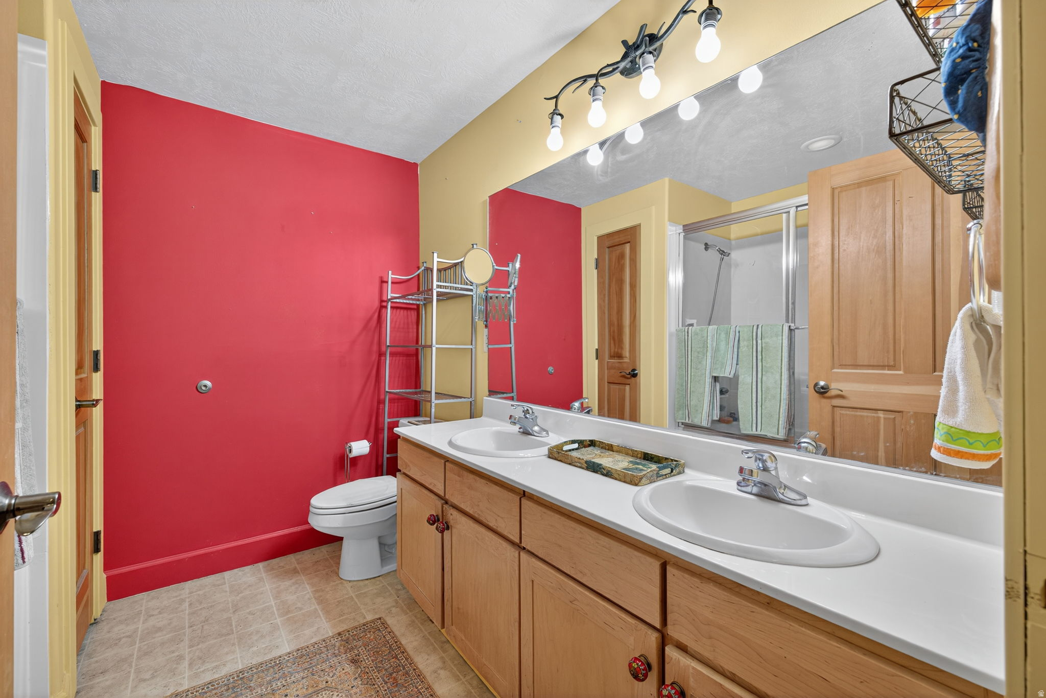 CRESTVIEW CONDOMINIUM PHASE 1 - Residential