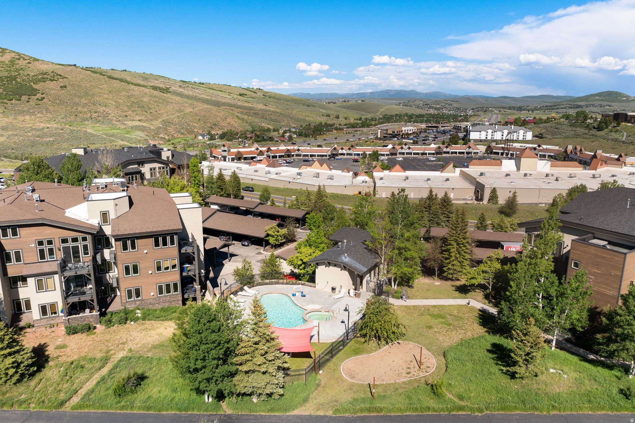 CRESTVIEW CONDOMINIUM PHASE 1 - Residential