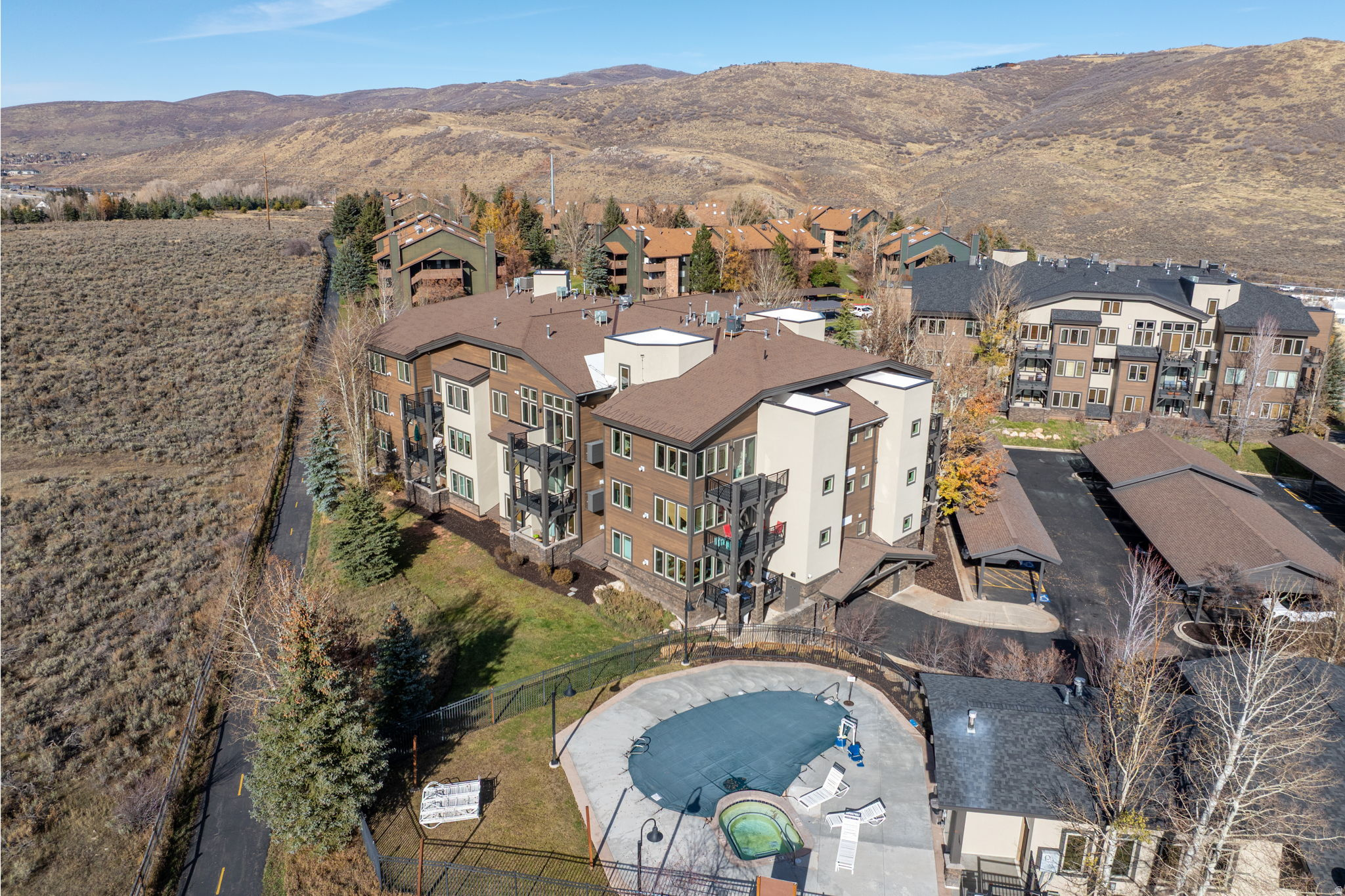 CRESTVIEW CONDOMINIUM PHASE 1 - Residential