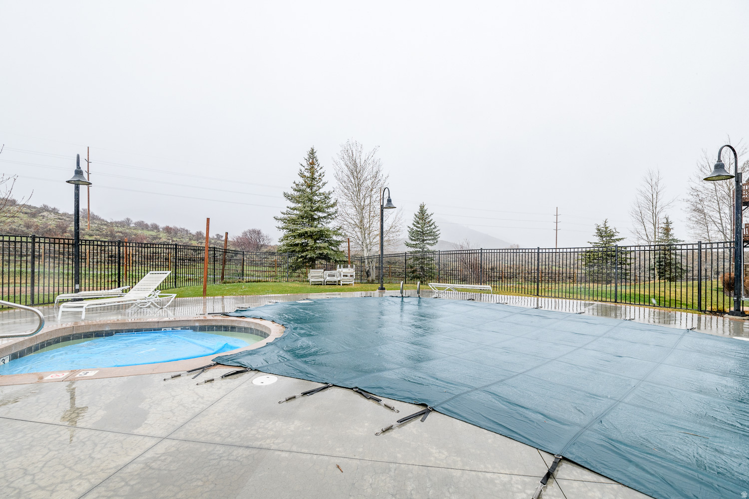 CRESTVIEW CONDOMINIUM PHASE 1 - Residential