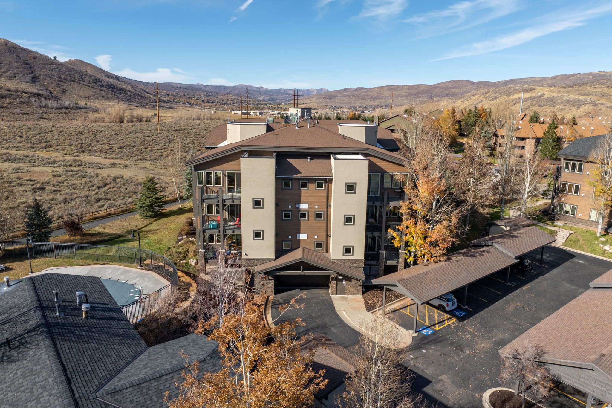 CRESTVIEW CONDOMINIUM PHASE 1 - Residential