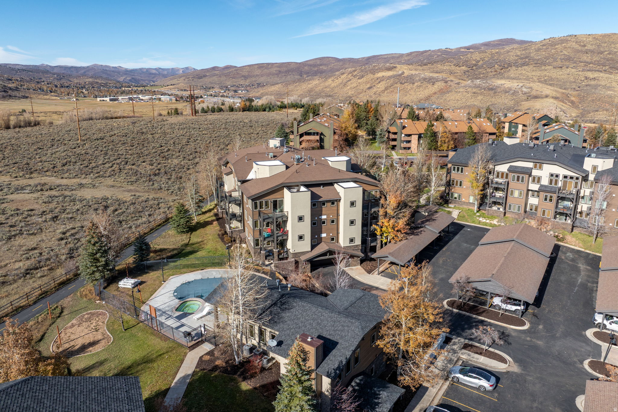 CRESTVIEW CONDOMINIUM PHASE 1 - Residential