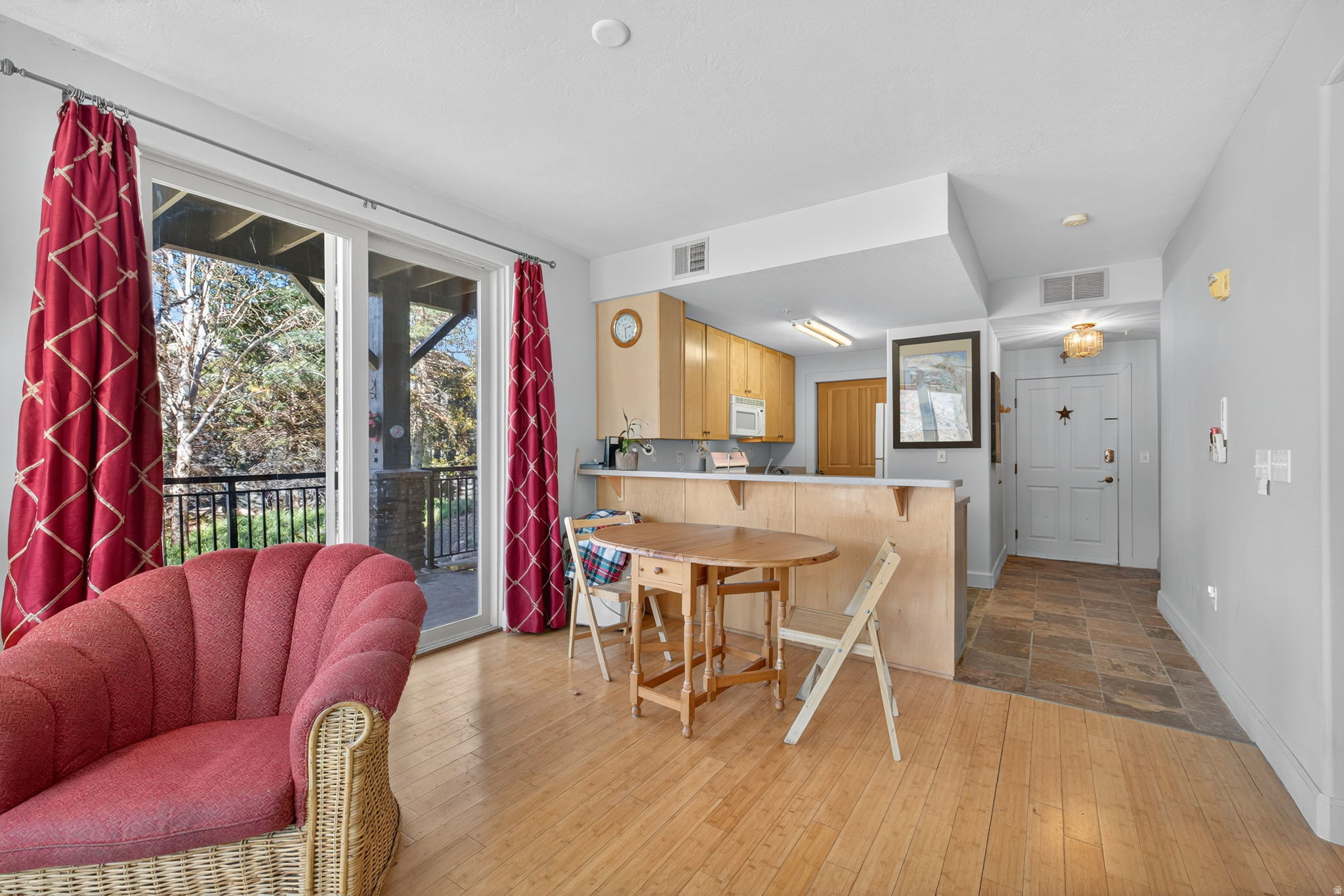 CRESTVIEW CONDOMINIUM PHASE 1 - Residential