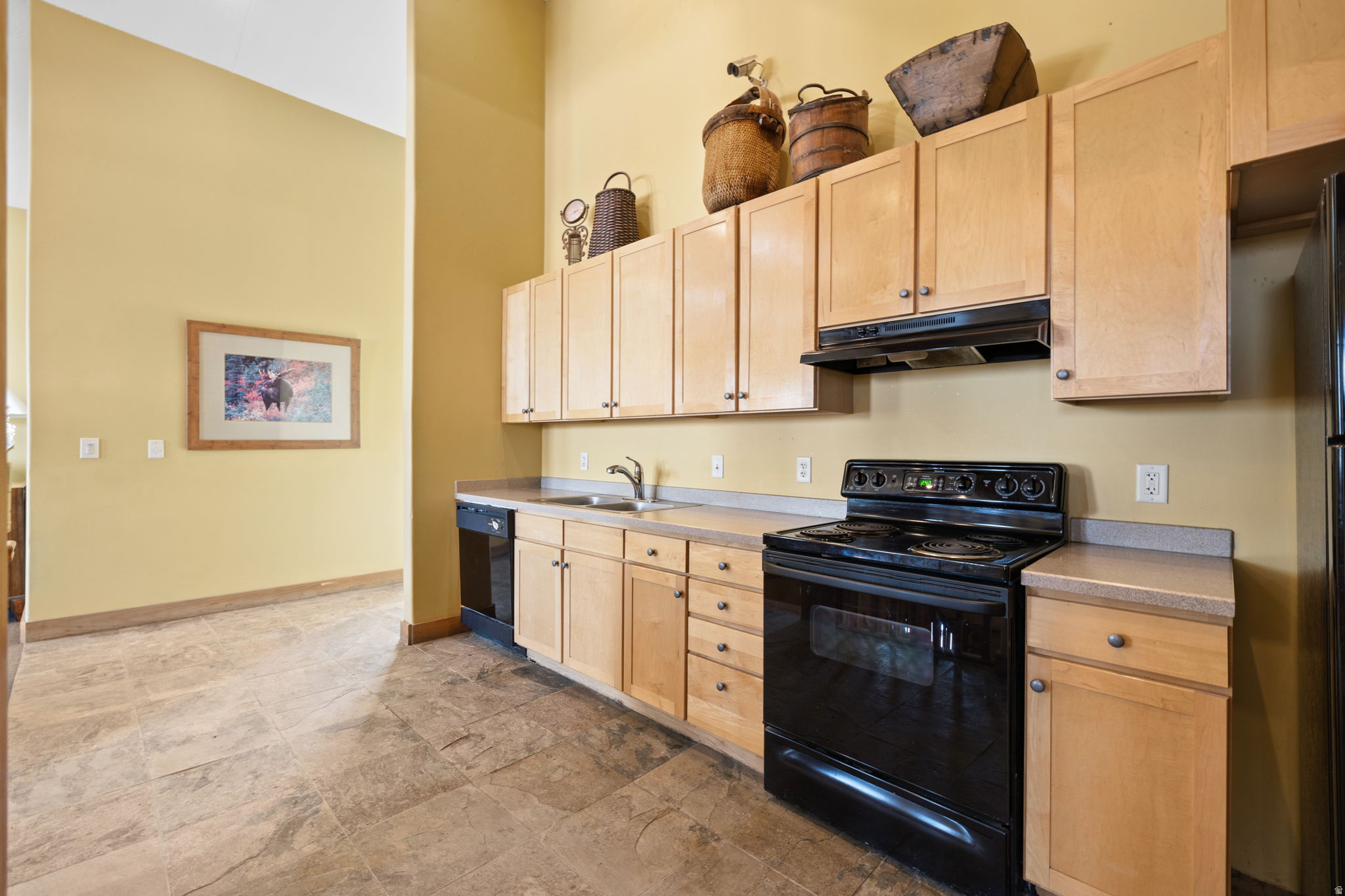 CRESTVIEW CONDOMINIUM PHASE 1 - Residential