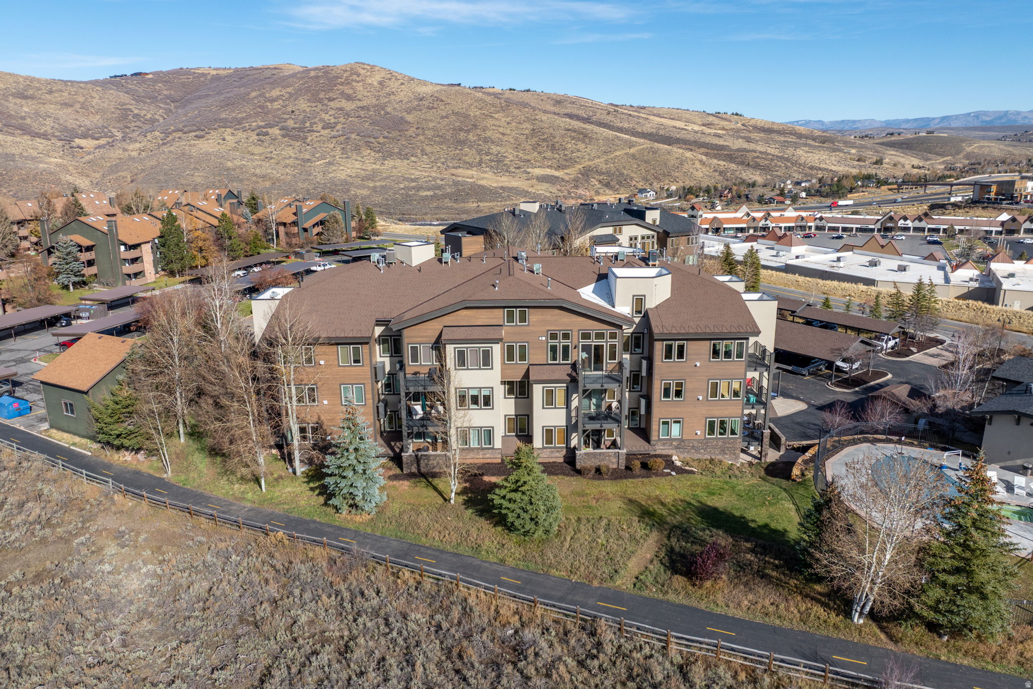 CRESTVIEW CONDOMINIUM PHASE 1 - Residential