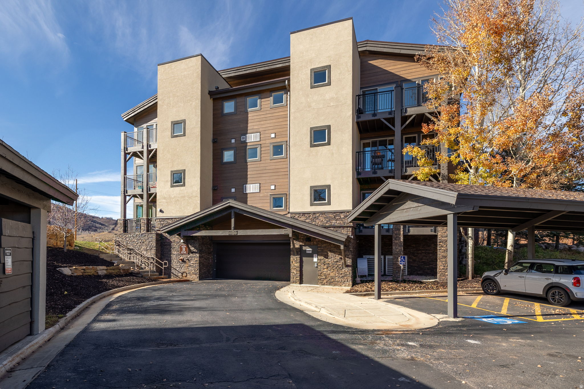 CRESTVIEW CONDOMINIUM PHASE 1 - Residential