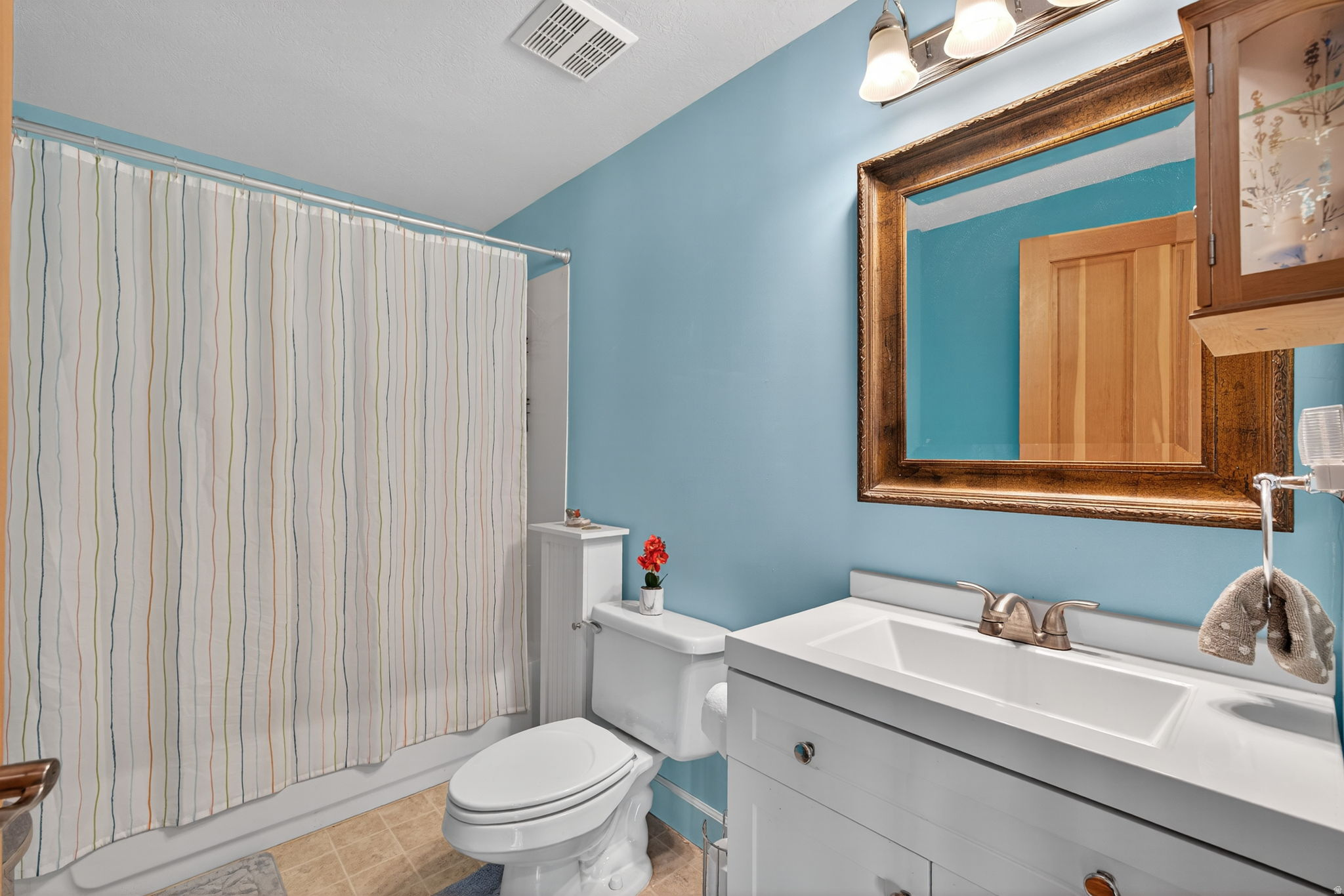 CRESTVIEW CONDOMINIUM PHASE 1 - Residential