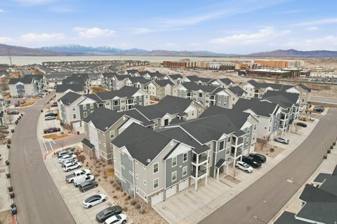 Photo of 625 N EMERY LN, Vineyard, UT 84059 (MLS # 2136609)