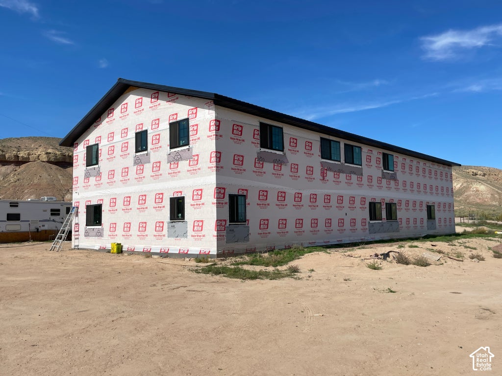 Photo of 70 E HORSESHOE BEND RD, Vernal, UT 84078 (MLS # 2189766)