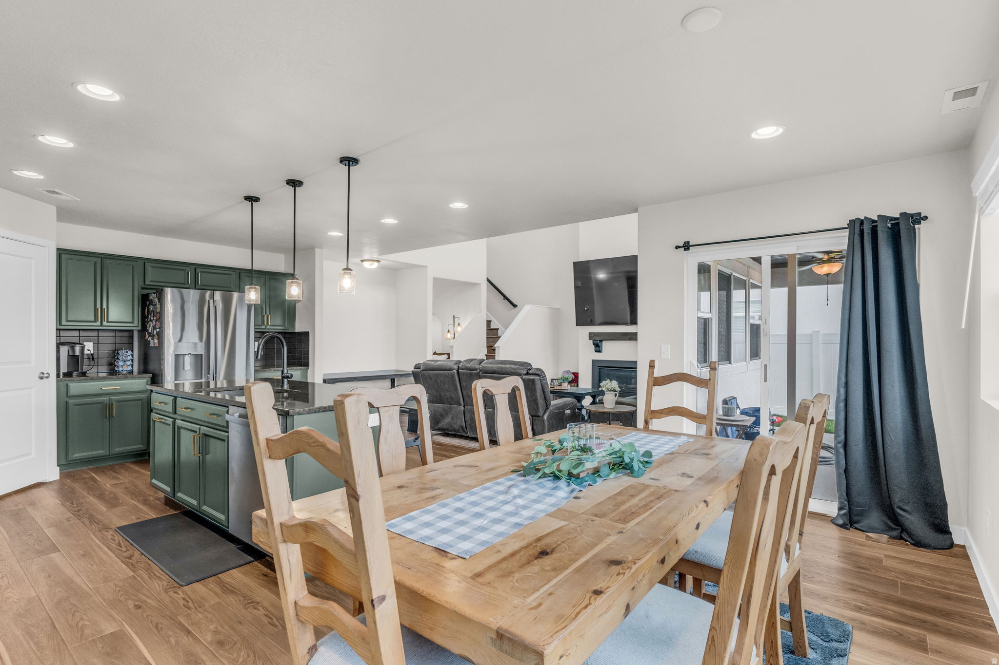 CREEKSIDE AT SHORELINE - Residential