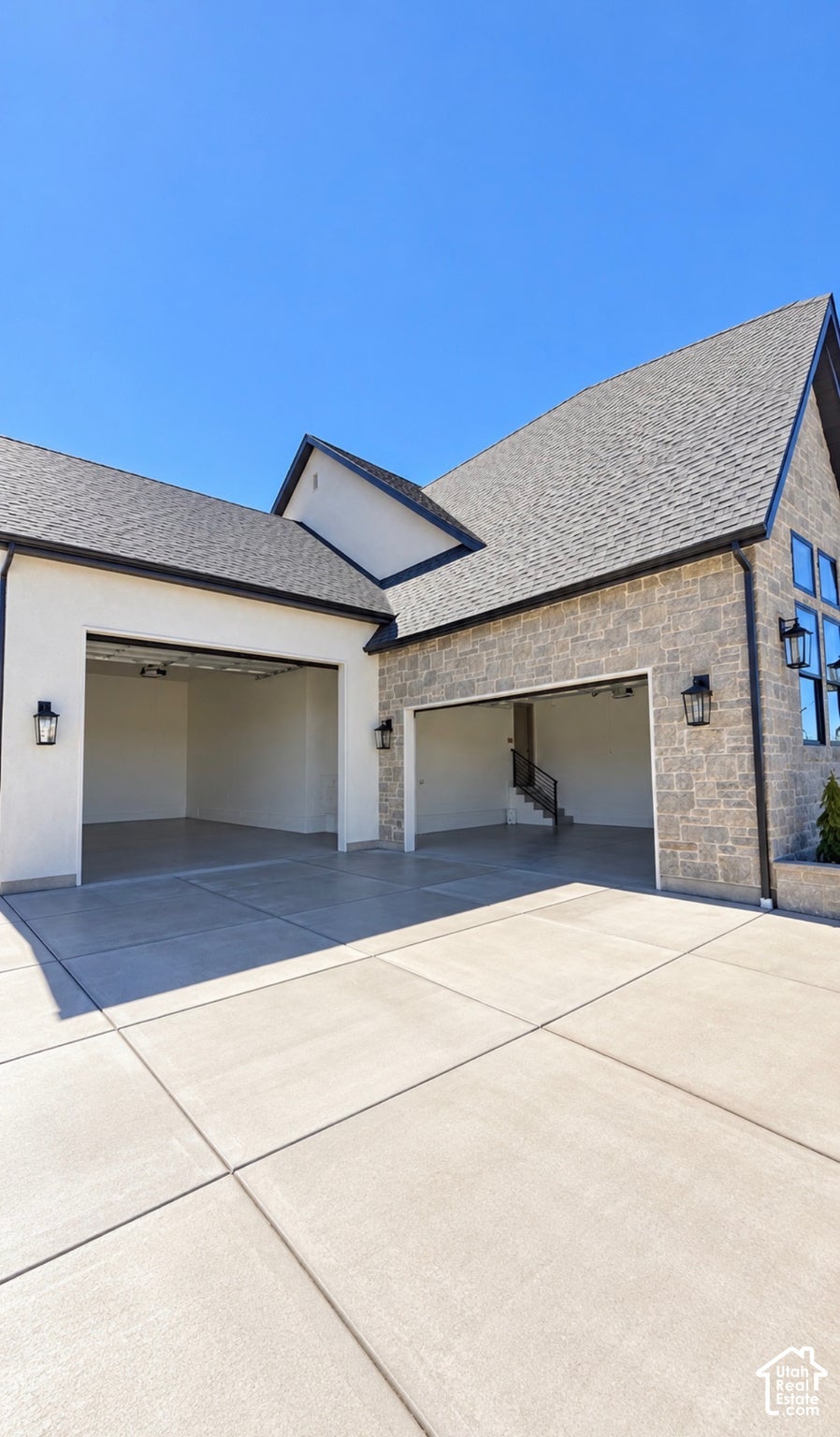 Photo of 1465 W WILLOW BROOK LN, Kaysville, UT 84037 (MLS # 2189058)