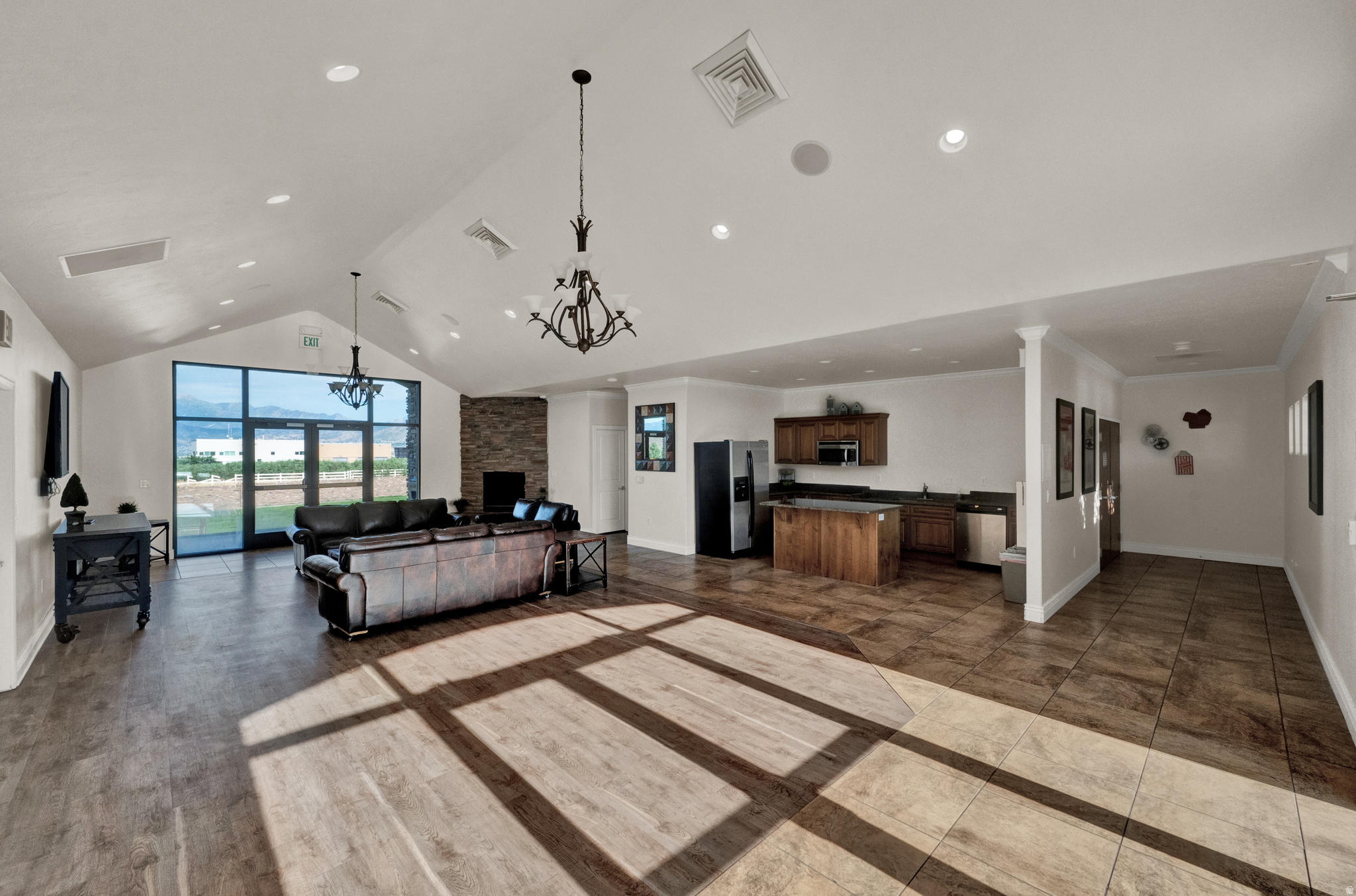 ROSE CREEK CROSSING - Residential Lease