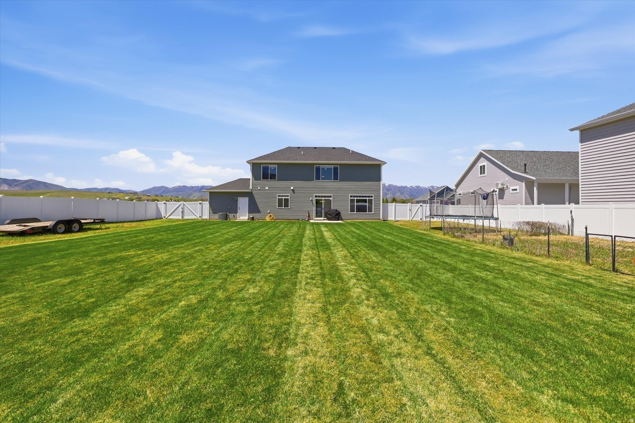 ROLLING HILLS - Residential