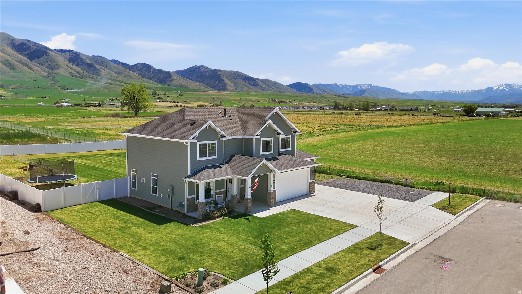 ROLLING HILLS - Residential