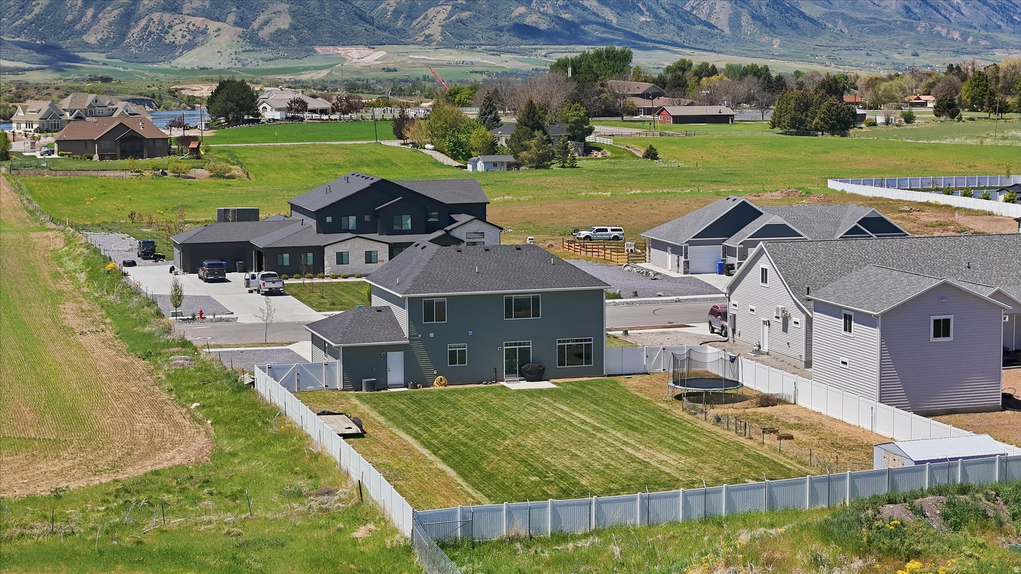 ROLLING HILLS - Residential