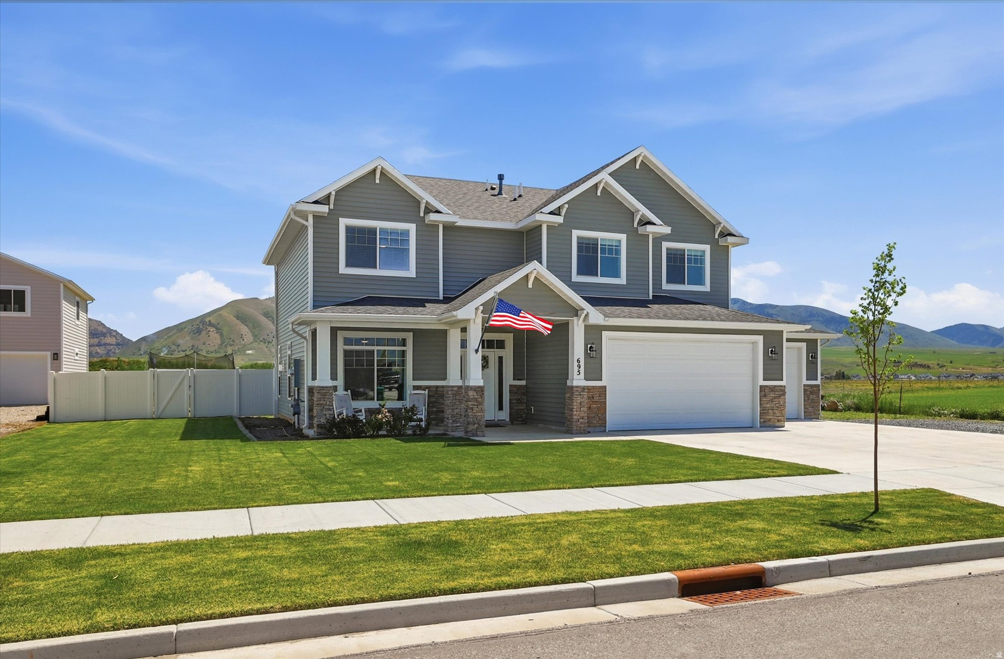ROLLING HILLS - Residential