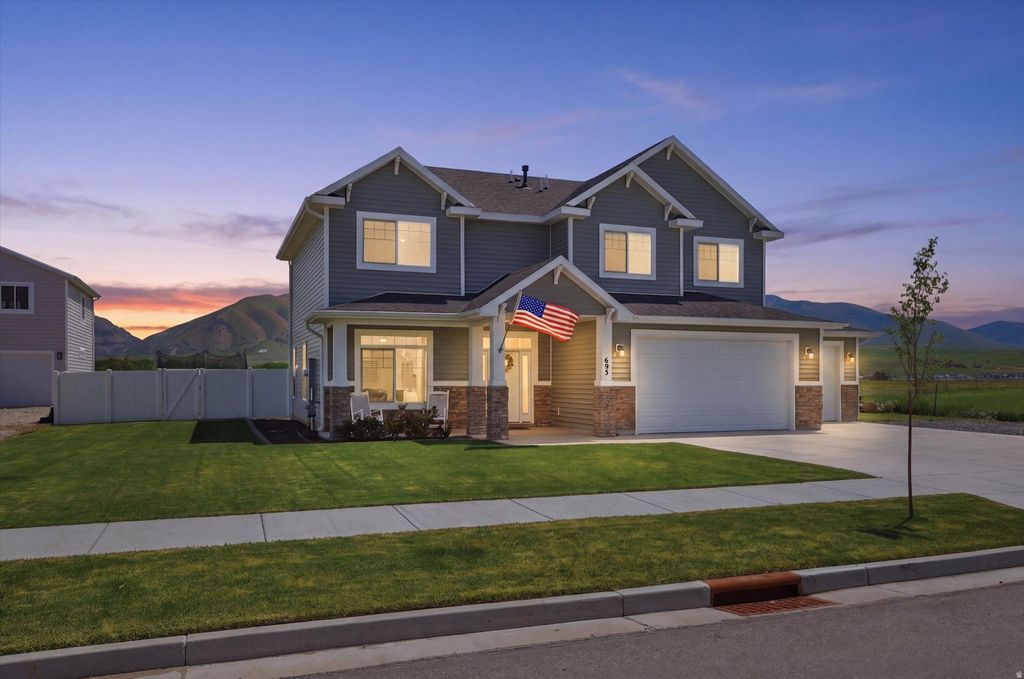 Photo of 695 S 400 E, Hyrum, UT 84319 (MLS # 2157270)