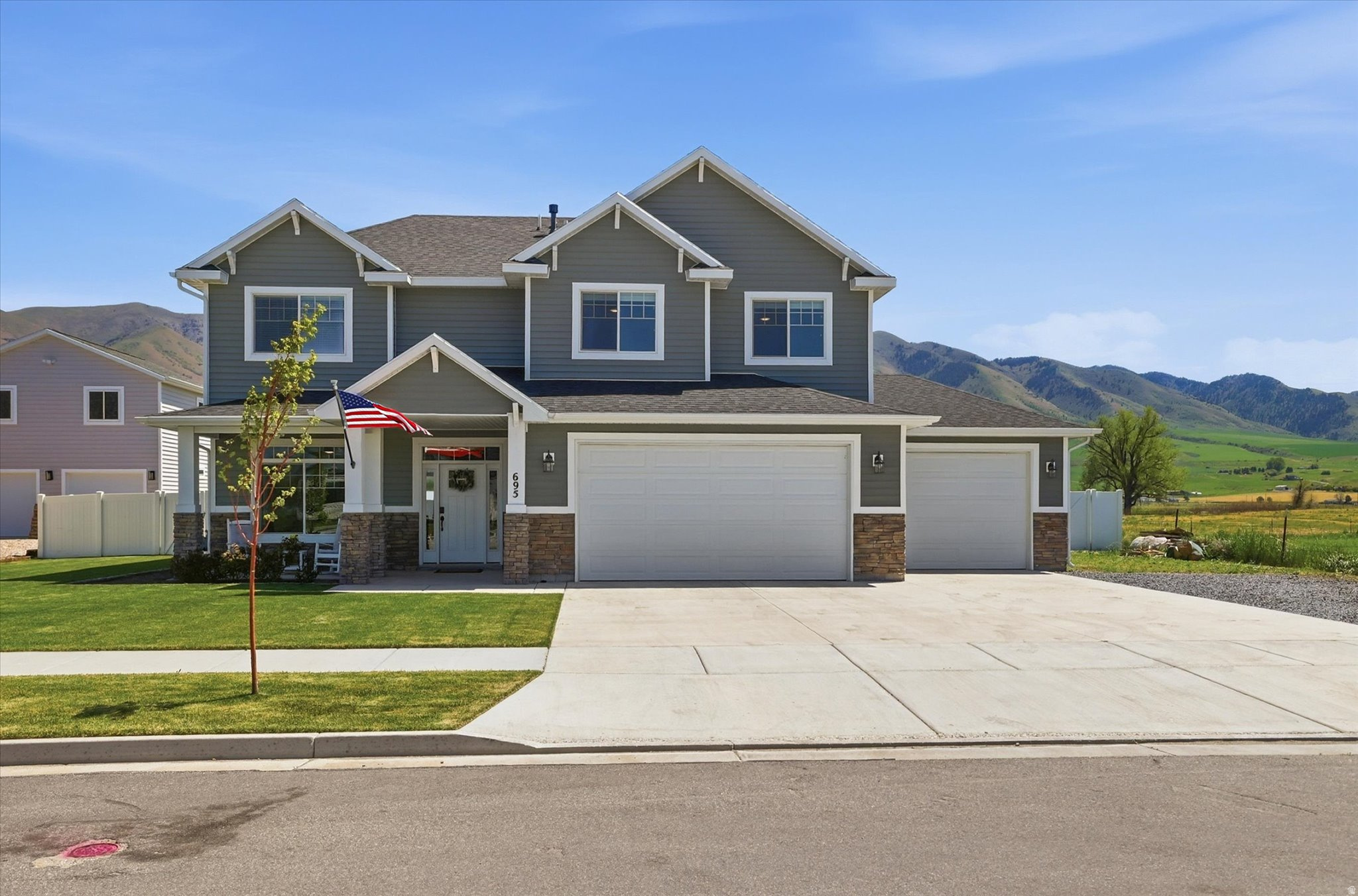ROLLING HILLS - Residential