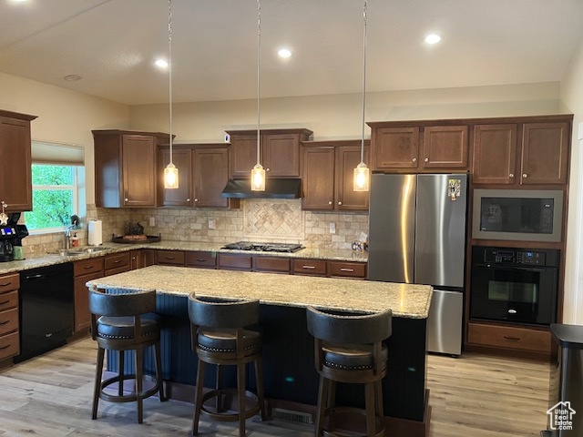CADENS COVE - Residential