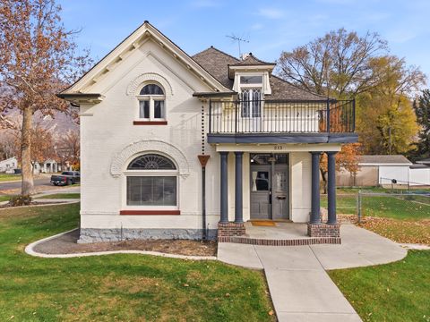 Photo of 213 S 100 E, Provo, UT 84606 (MLS # 2123395)