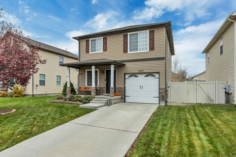 Photo of 2102 E REVERE WAY, Eagle Mountain, UT 84005 (MLS # 2132753)