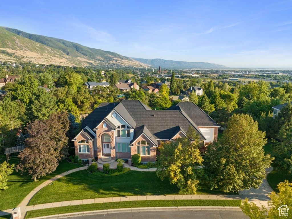 Photo of 643 W RIDGEWOOD CIR, Farmington, UT 84025 (MLS # 2114703)