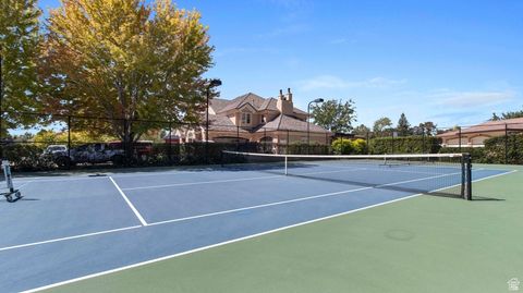 Tiny photo for 643 W RIDGEWOOD CIR, Farmington, UT 84025 (MLS # 2114703)