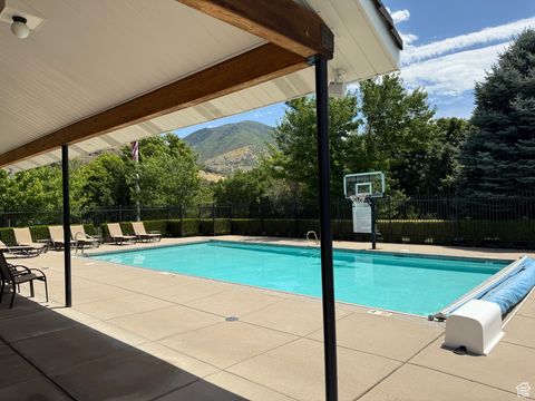 Tiny photo for 643 W RIDGEWOOD CIR, Farmington, UT 84025 (MLS # 2114703)