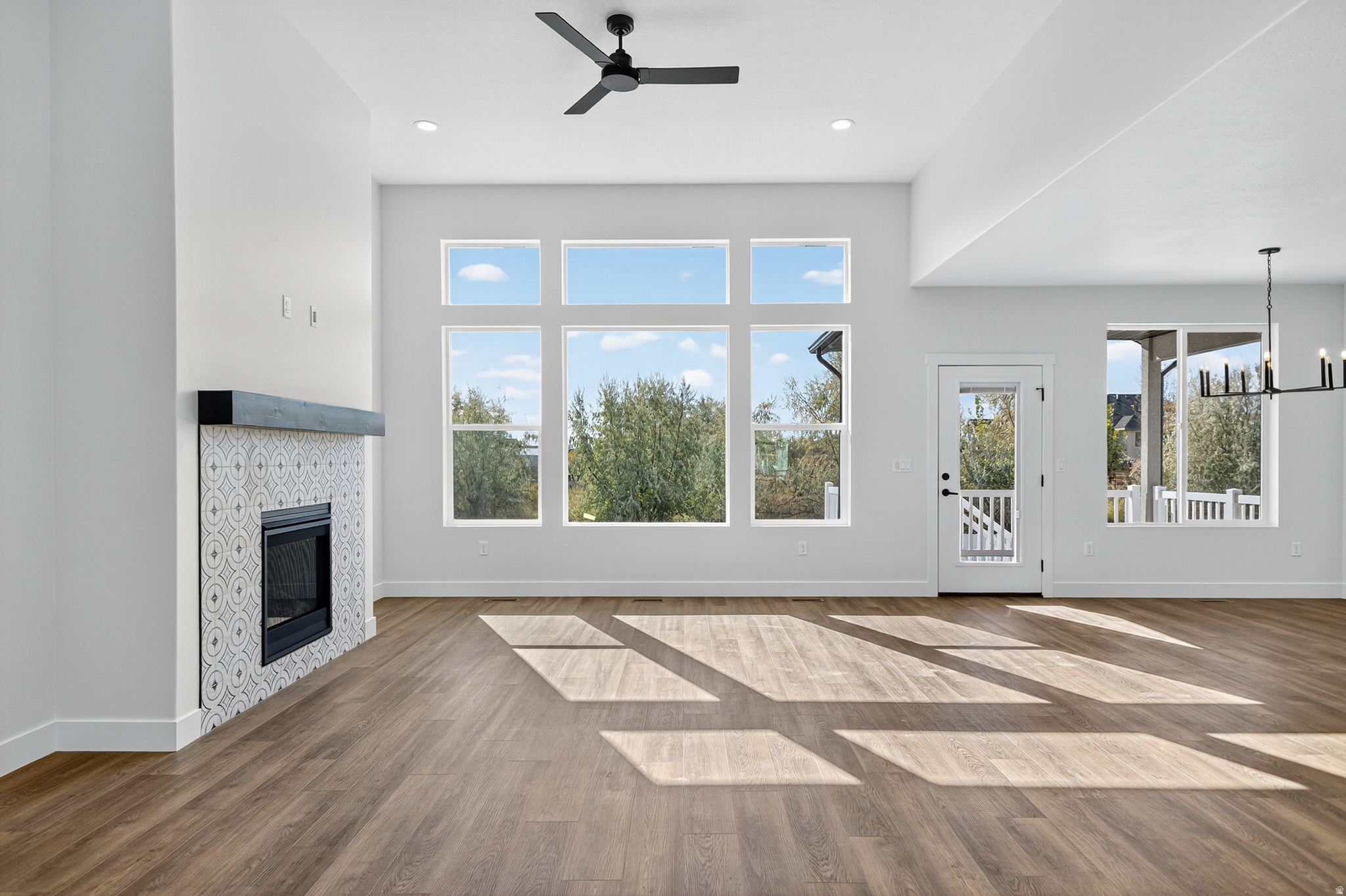 DIAMOND E - Residential