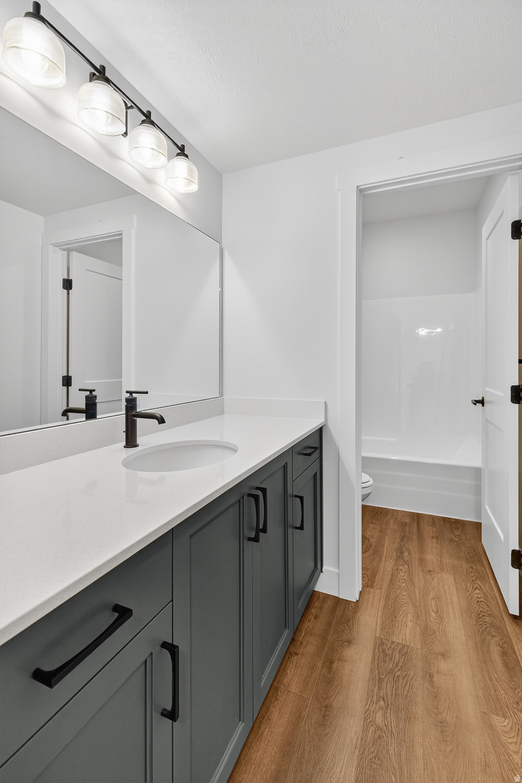 DIAMOND E - Residential