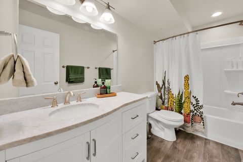 Tiny photo for 11676 S HARVEST RAIN AVE, South Jordan, UT 84009 (MLS # 2144416)