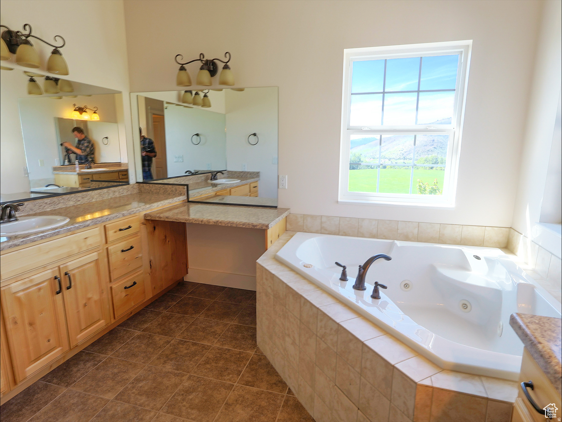 MAPLE LEAF ESTATES - Residential