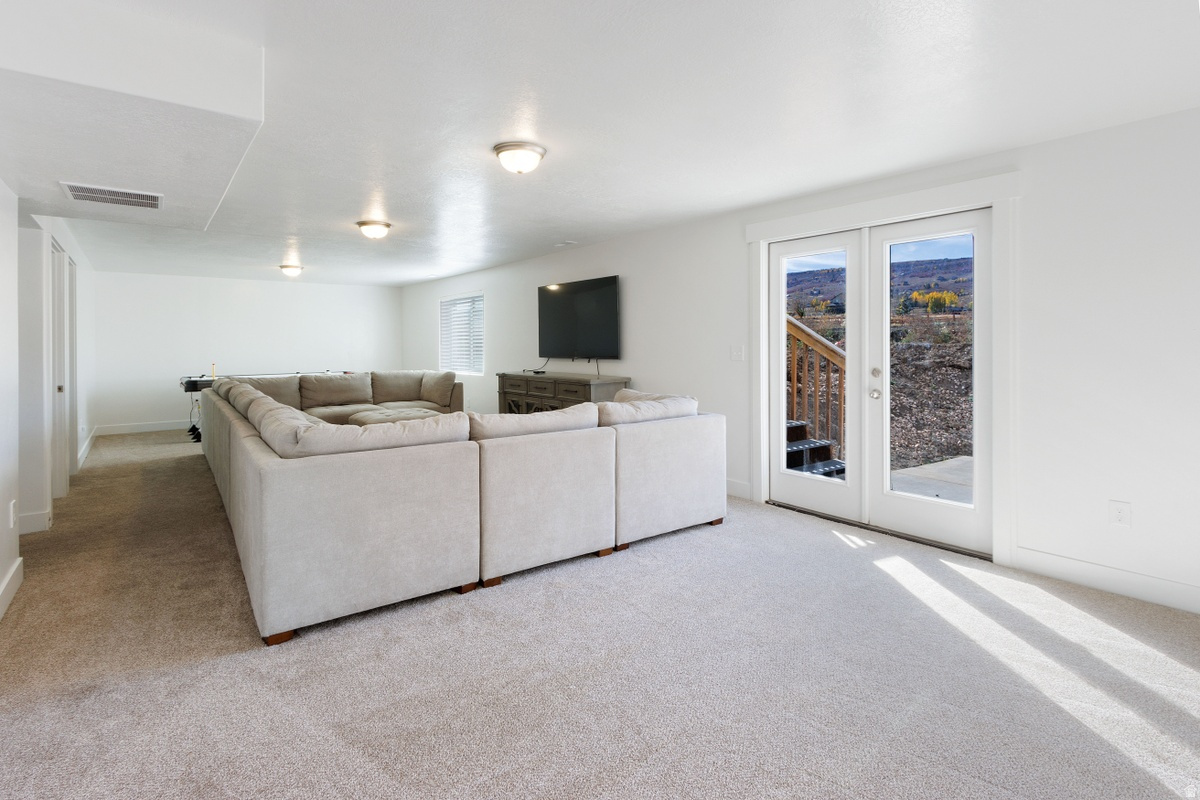 LIGHTHOUSE POINTE - Residential