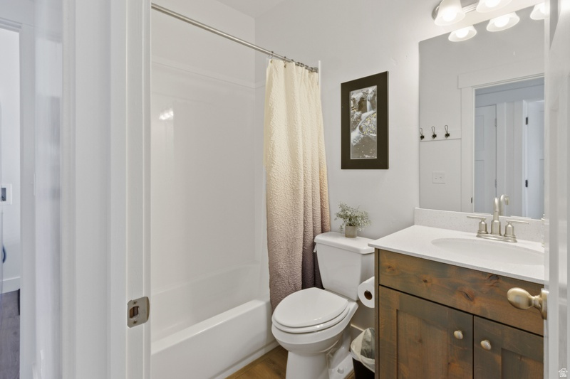 LIGHTHOUSE POINTE - Residential