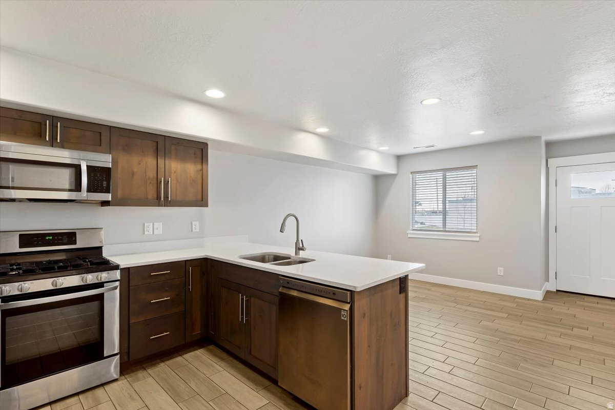 SUNRISE POINT - Residential Lease