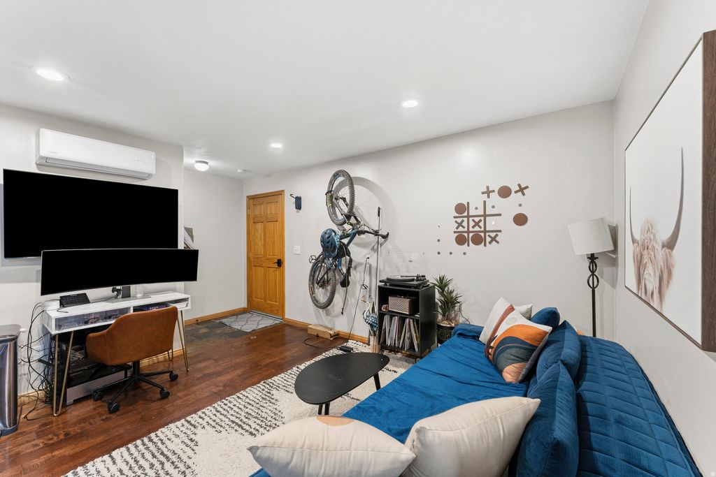 Photo of 353 W REED AVE, Salt Lake City, UT 84103 (MLS # 2154063)