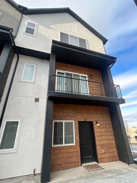 Photo of 37 E VANTAGE DR, North Salt Lake, UT 84054 (MLS # 2143872)