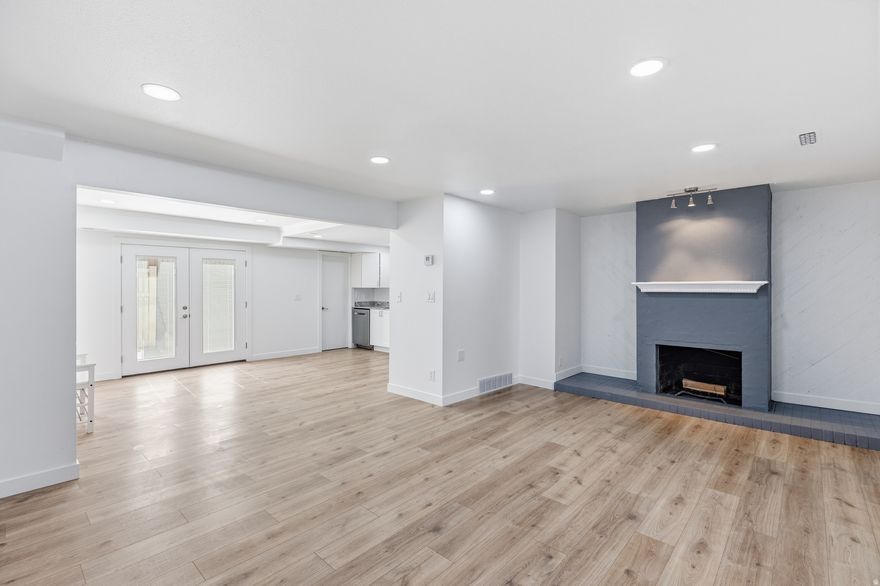 Desirable end unit on the creek. Must see. Great Location. Fully remodeled. New flooring ,paint and kitchen. Please see agent remarks